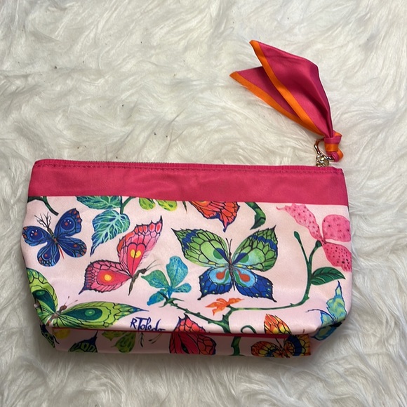 A gorgeous ESTEE LAUDER cosmetic bag 🐬 - Picture 3 of 7